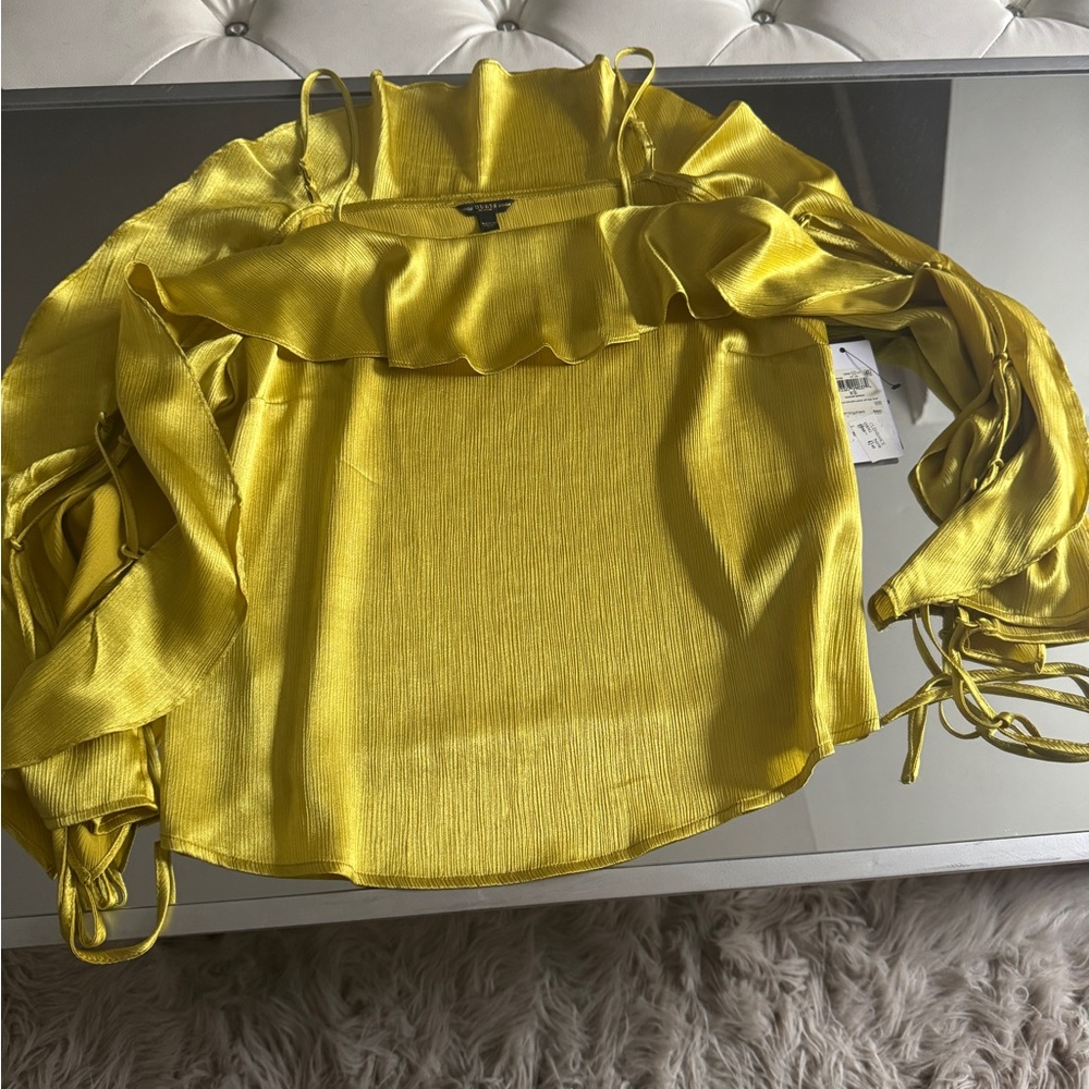 Guess off the shoulder blouse